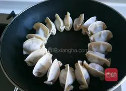 Illustration of how to make fried egg dumplings on the fifteenth day of the first lunar month 3