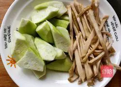 Illustration of how to make kohlrabi and loofah soup 4