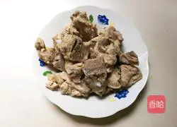 Illustration of how to make mussel, cordyceps and kelp bone soup 1