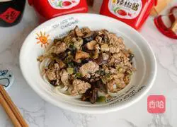 Illustration of how to make noodles with shiitake mushrooms and minced pork 11