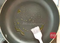 Baby food supplement meat floss egg pancake recipe illustration 8