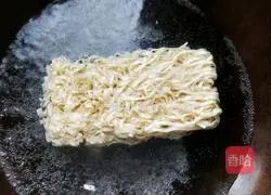 Illustration of how to make noodles with perilla sauce 2