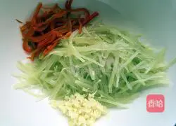 Illustration of how to make cold shredded lettuce 6
