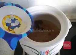 Illustration of how to make Tremella Peach Gum Snow Swallow Soup 10