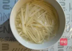 Illustration of how to make cold pork ears and potato shreds 3