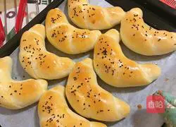 Illustration of how to make croissants 9