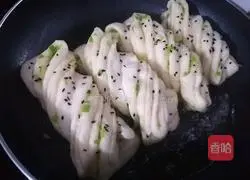 Illustration of how to make fried rolls 21