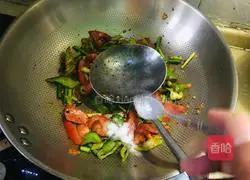 Illustration of how to make fried pork noodles 5