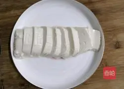 Illustration of how to mix lactone tofu with preserved eggs 5 