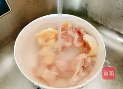 Illustration of how to make mushroom and chicken soup 4