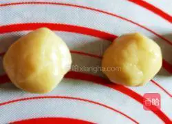 Illustration of how to make lotus paste and egg yolk mooncakes 9