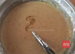 Illustration of how to make rice cooker red date mud cake 6