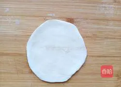 Illustration of how to make pork stuffed pot stickers 6