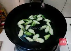 Illustration of how to make luffa and pork liver lean meat soup 6