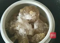 Illustration of how to make Chuanbei rock sugar lemon paste 4