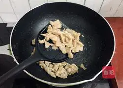 Illustration of how to make fried pork slices with king oyster mushrooms 8