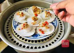 Illustration of how to make steamed scallops with oyster sauce and garlic chili sauce 9
