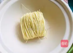 Illustration of how to make family version of wonton noodles 2