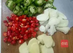 网Illustration of how to make red lemon chicken feet 12