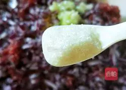 Illustration of how to make beef patties 3