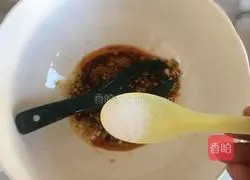 Illustration of making sour soup instant noodles 5