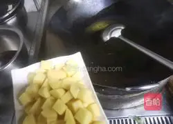 Illustration of how to cook duck with potatoes 3