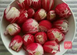 Illustration of how to make cherry radish salad 3