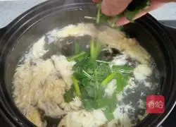 Illustration of how to make shrimp skin seaweed and egg drop soup 9
