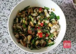 Illustration of how to make cold shredded king oyster mushrooms 4