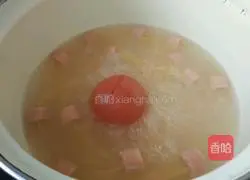 Illustration of how to make tomato sauce beef sausage pasta 5