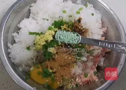 Illustration of how to make white radish and pork dumplings 8