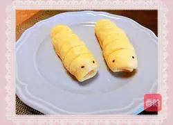 Caterpillar Sausage Cheese Bun Recipe Illustration 12