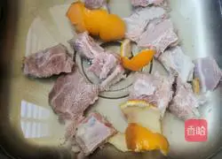 Illustration of how to make steamed noodles with pork ribs and radish 1