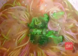 Illustration of how to make colorful shrimp noodles 10