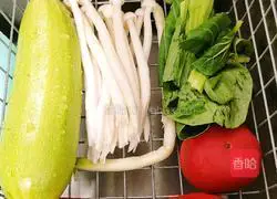 Illustration of how to make stir-fried noodles with bean paste 3