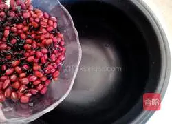 Illustration of how to make red bean and lotus seed soup 5