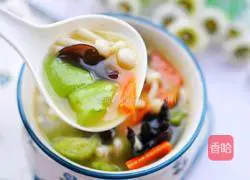 Illustration of how to make luffa and fungus soup 13