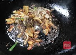 Potato Shredded Pork Noodles - Magic Flour Recipe Illustration 9