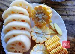 Corn, lotus root and peanut tube bone soup recipe 5