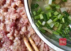 Illustration of how to make fried dumplings with ice silk 5