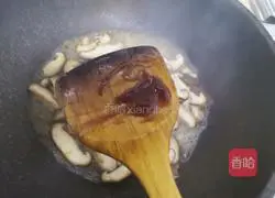 Illustration of how to make scrambled eggs with mushrooms 7