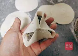 Illustration of making sugar triangle 12