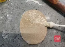 Illustration of how to make black whole wheat lotus leaf cake 9