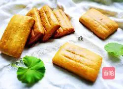 Illustration of how to make large dough cookies 16