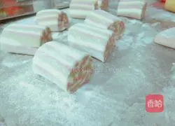 Illustration of how to make three-color steamed buns 8