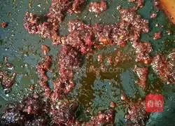 Illustration of how to make spicy bean sprouts and pork noodles 5