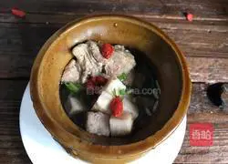 Whitening and beautifying Illustration of how to make soup (stewed pork ribs with poria) 10