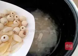 Illustration of how to make lotus seed lily and tremella sugar water 9