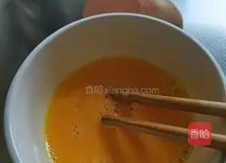 Illustration of how to make Wakame, shrimp skin and egg wontons 4