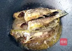 Yellow croaker soup Illustration of how to do it 4